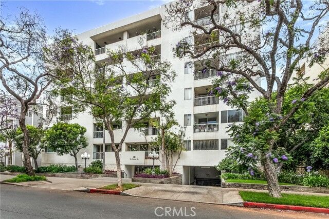 321 N Oakhurst Drive 306  Beverly Hills CA 90210 photo
