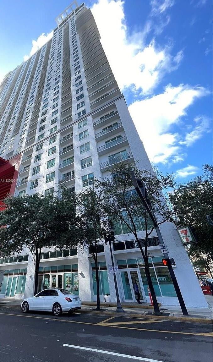 Property Photo: 133 NE 2nd Ave 2515 FL 33132