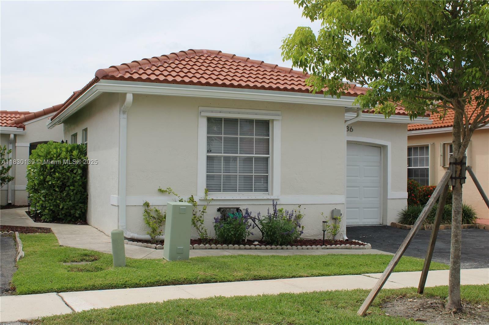 Property Photo: 936 SW 180th Ter FL 33029