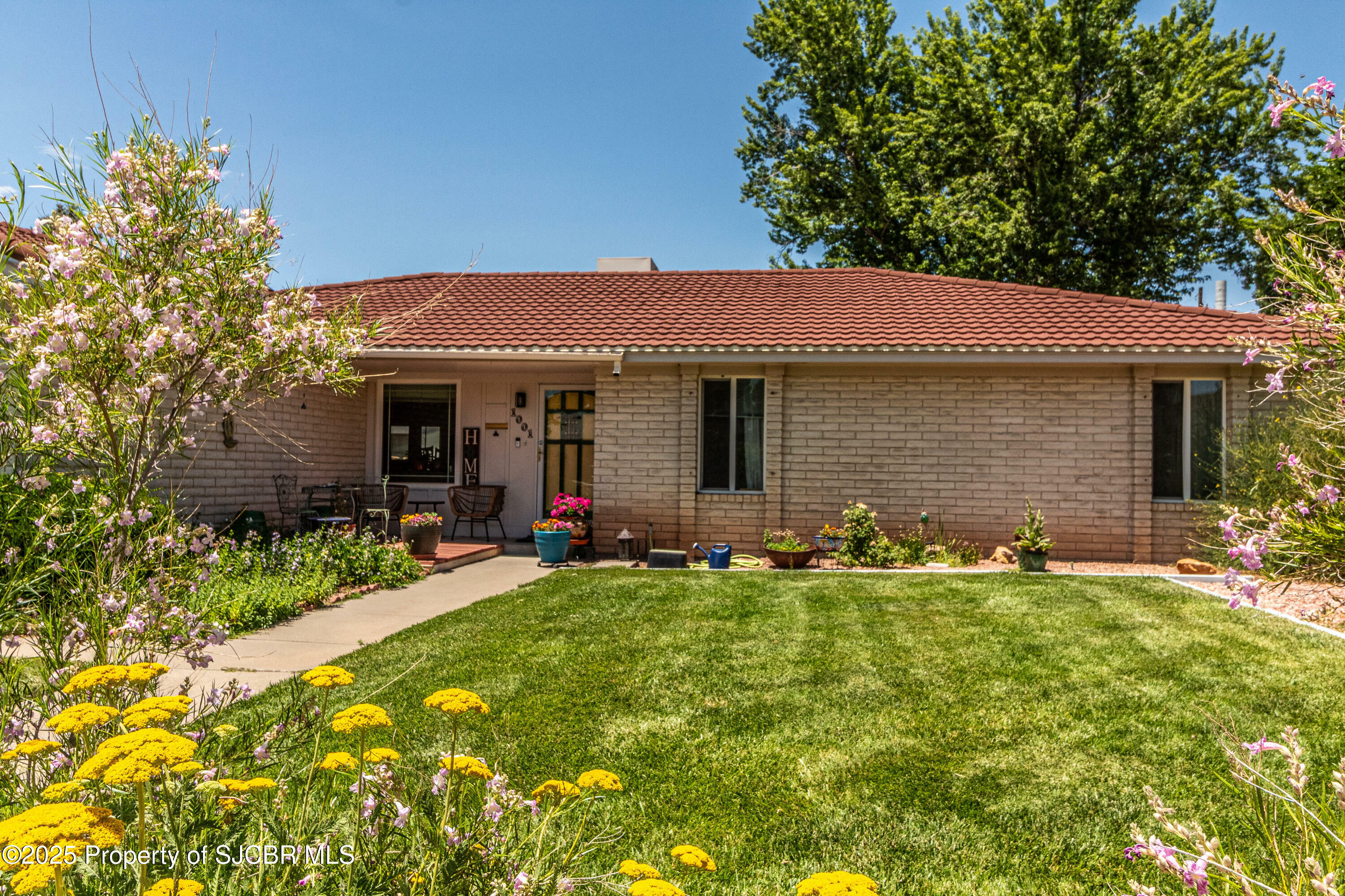 Property Photo: 1001 Crestview Circle NM 87401