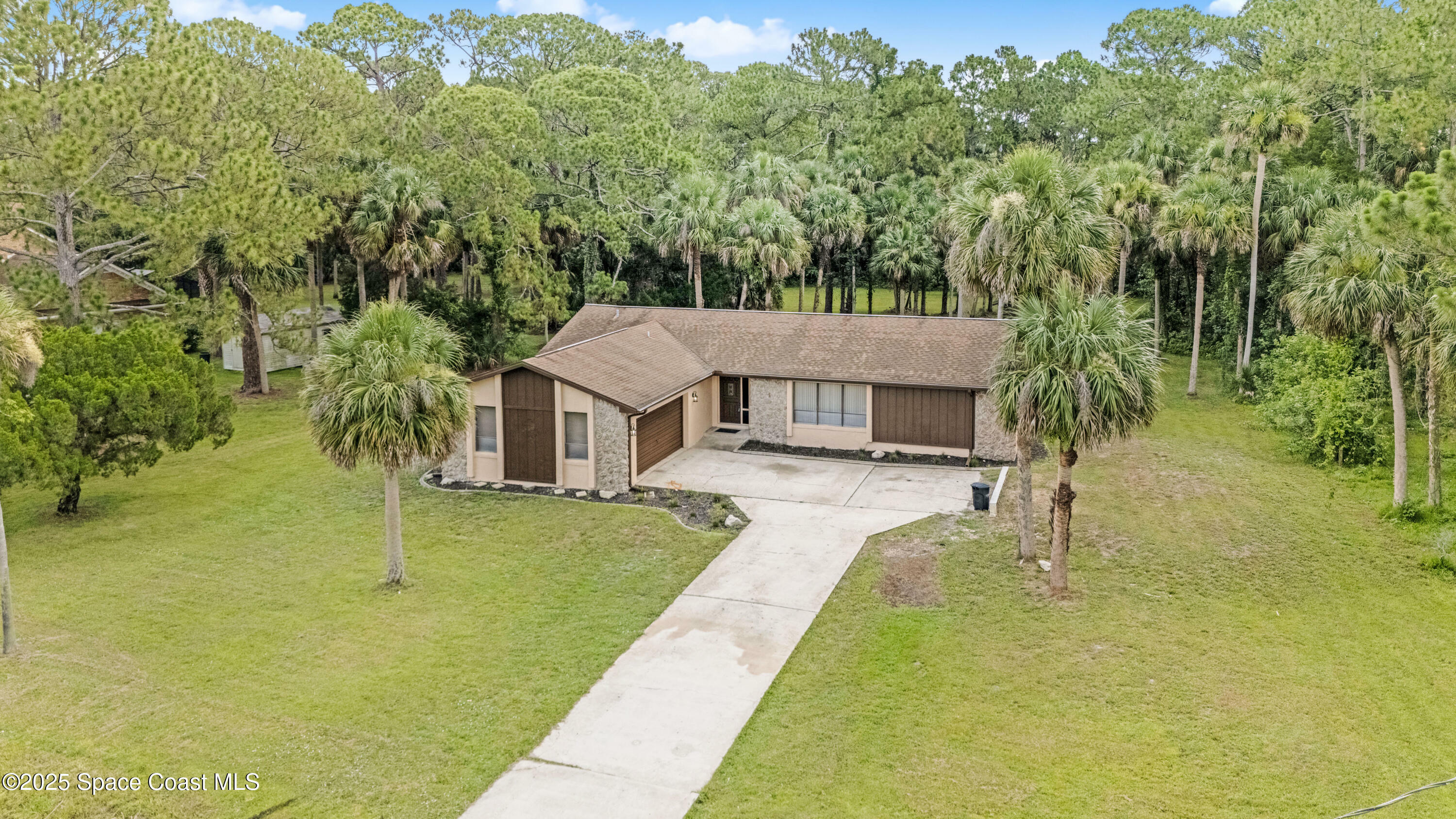 Property Photo: 2880 Long Lake Drive FL 32780
