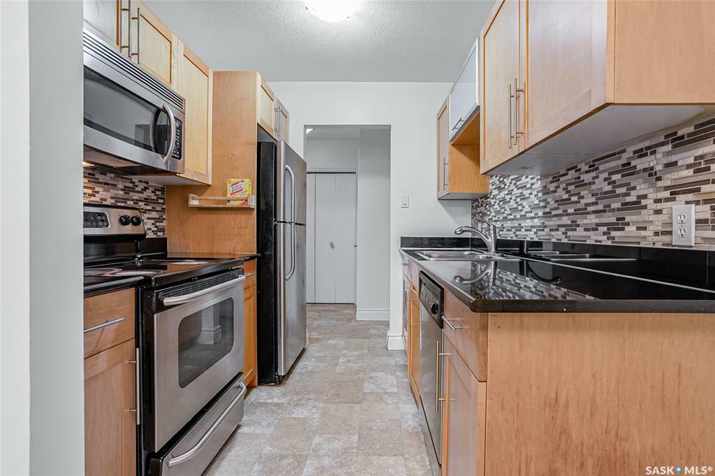 Property Photo:  2301 7th Street E 1  SK S7H 1A2 