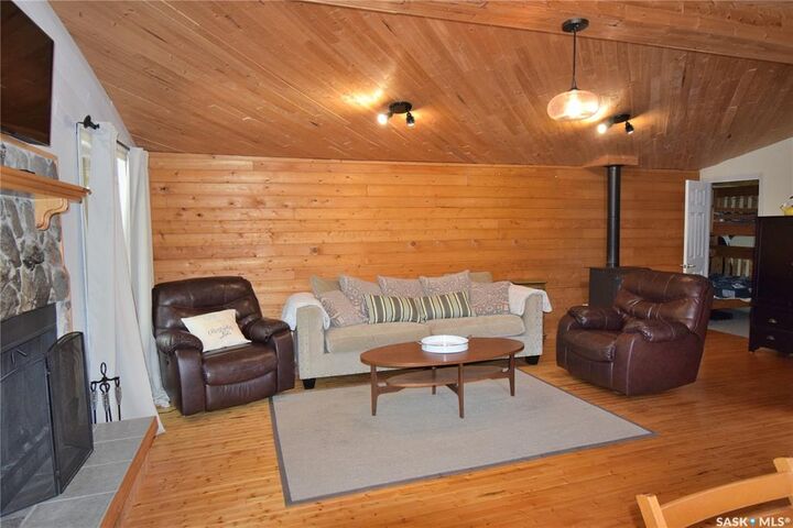 Property Photo:  207 Jacobson Drive  SK S0J 0N0 