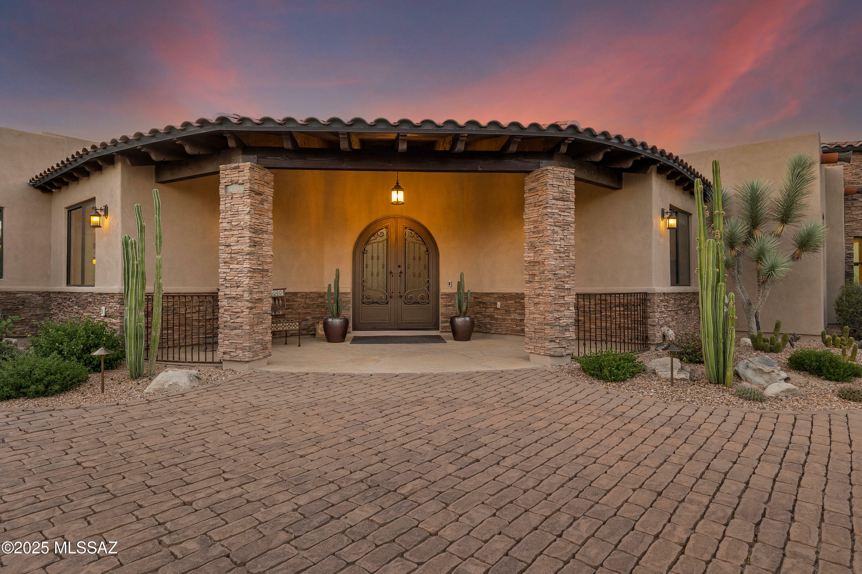 Property Photo: 994 W Tortolita Mountain Circle AZ 85755