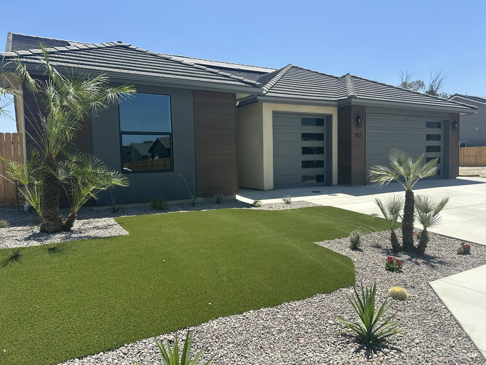 Property Photo:  912 Hidden Ridge  CA 93274