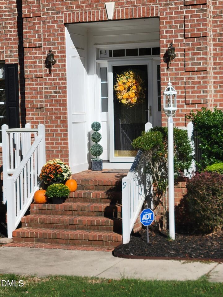 Property Photo: 9 Monteith Court NC 27713
