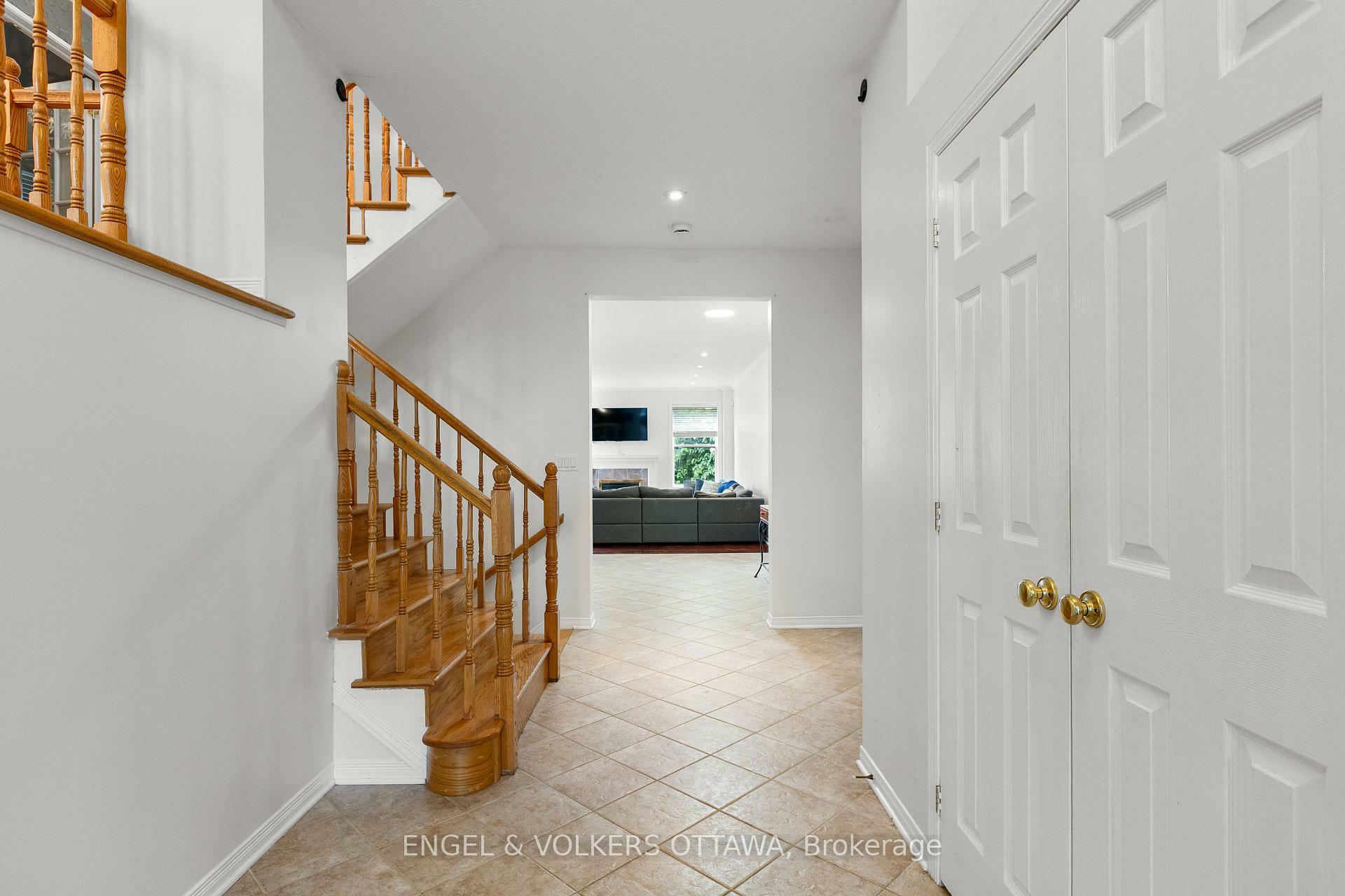 Photo de la propriété: 271 Berrigan Drive ON K2J 5C3