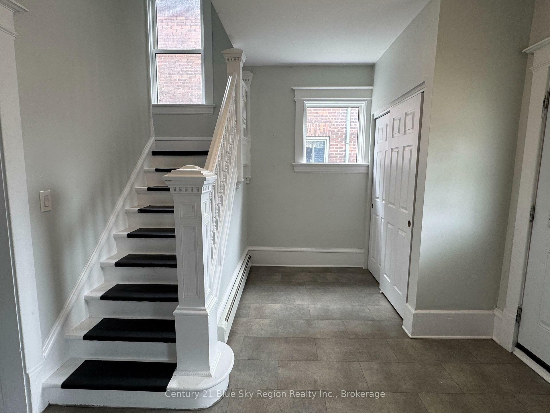 Photo de la propriété:  136 Second Avenue E  ON P1B 1L2 