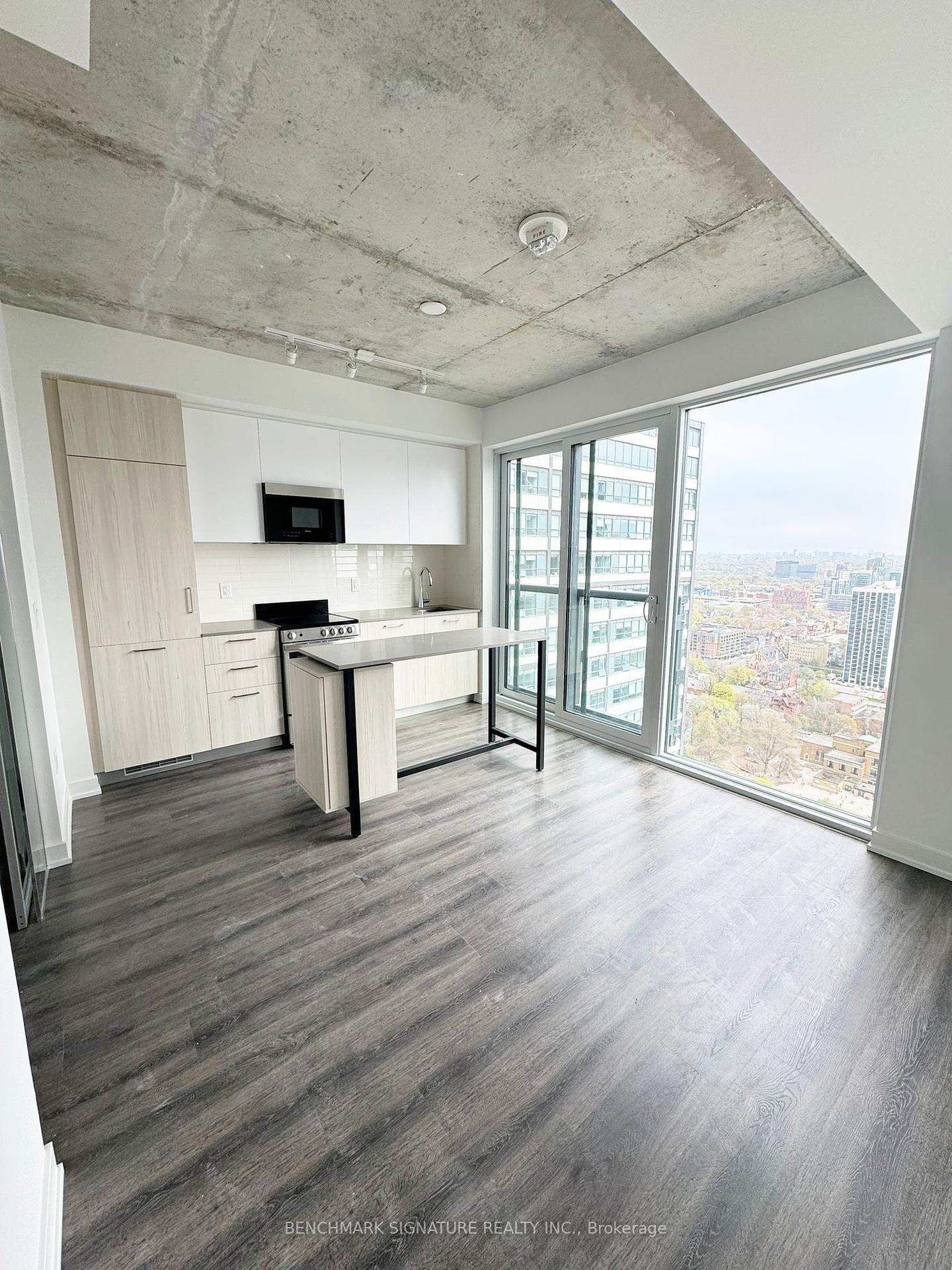 Property Photo: 65 Mutual Street 2901 ON M5B 0E5