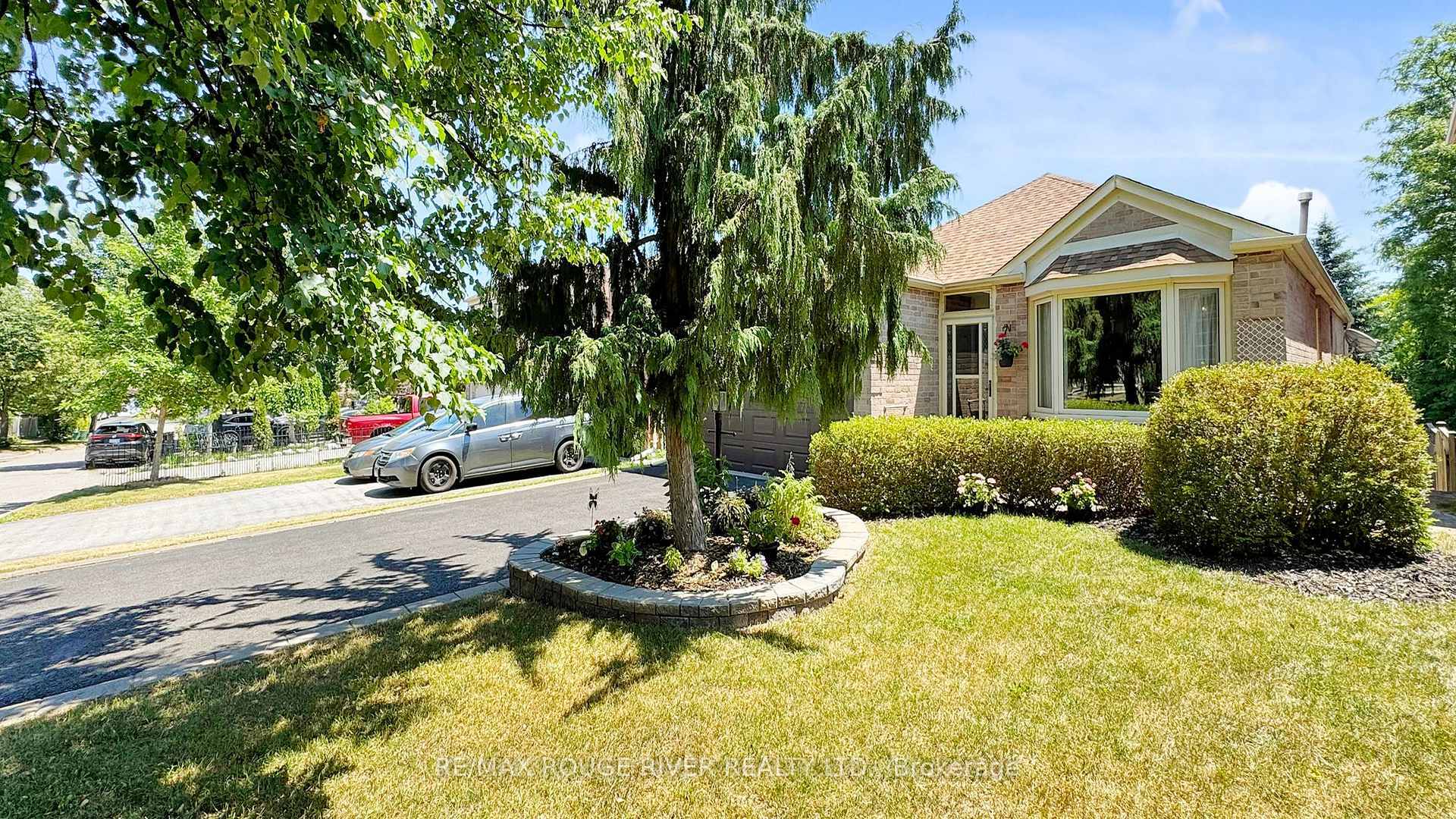 Property Photo:  1009 Maury Crescent  ON L1X 1P7 