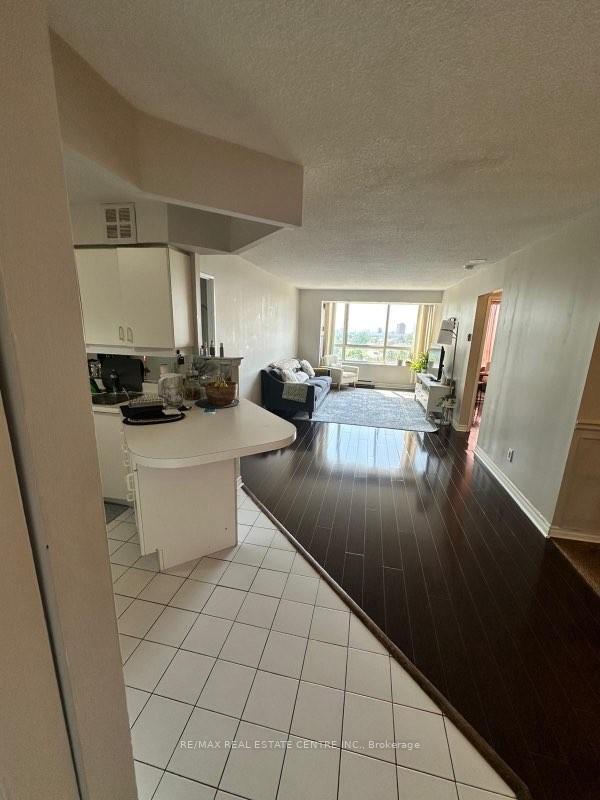 Property Photo: 3605 Kariya Drive S 812 ON L5B 3J4