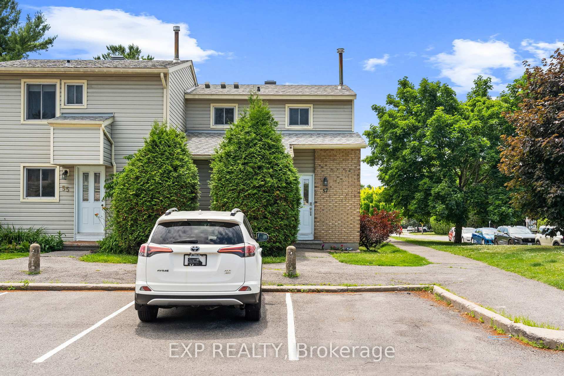 Property Photo: 57 Malvern Drive ON K2J 1M8