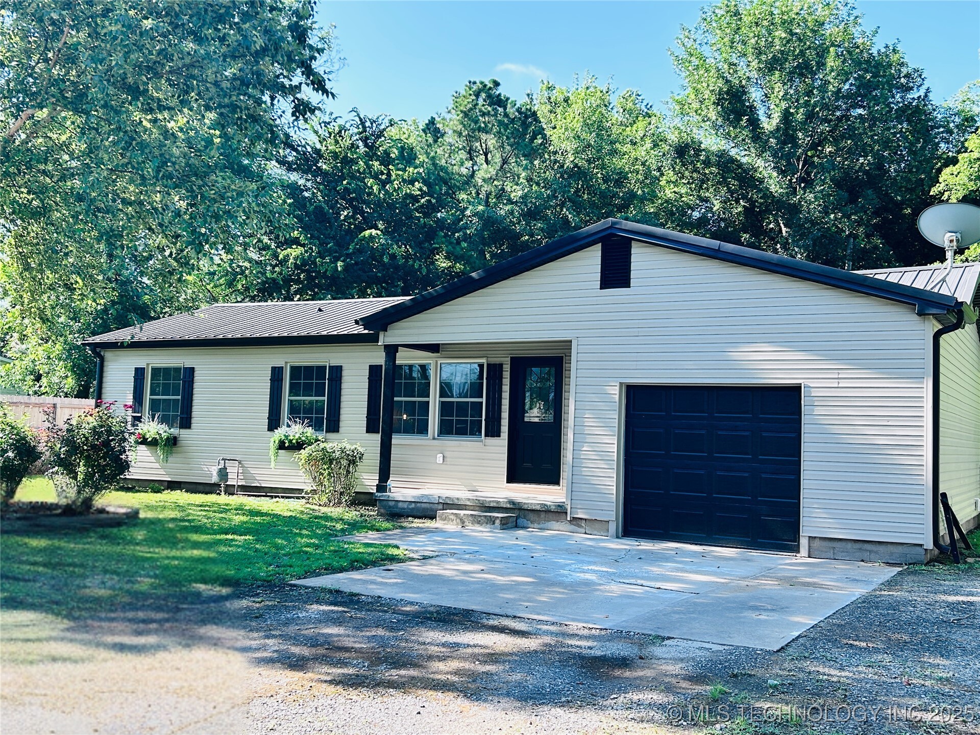 Property Photo:  804 SE 7th Street  OK 74467 