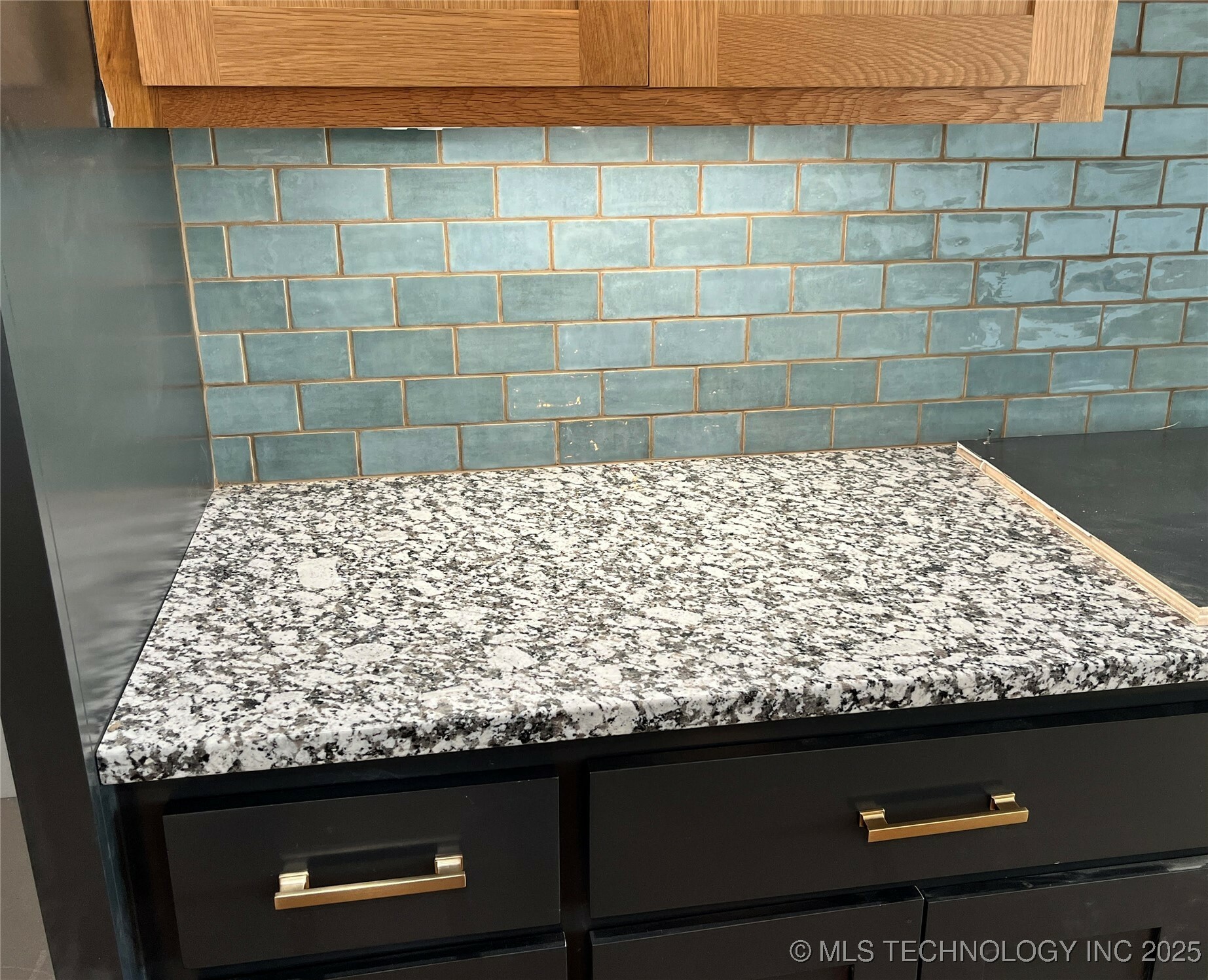 Property Photo: 2402 E Northampton Street OK 74014
