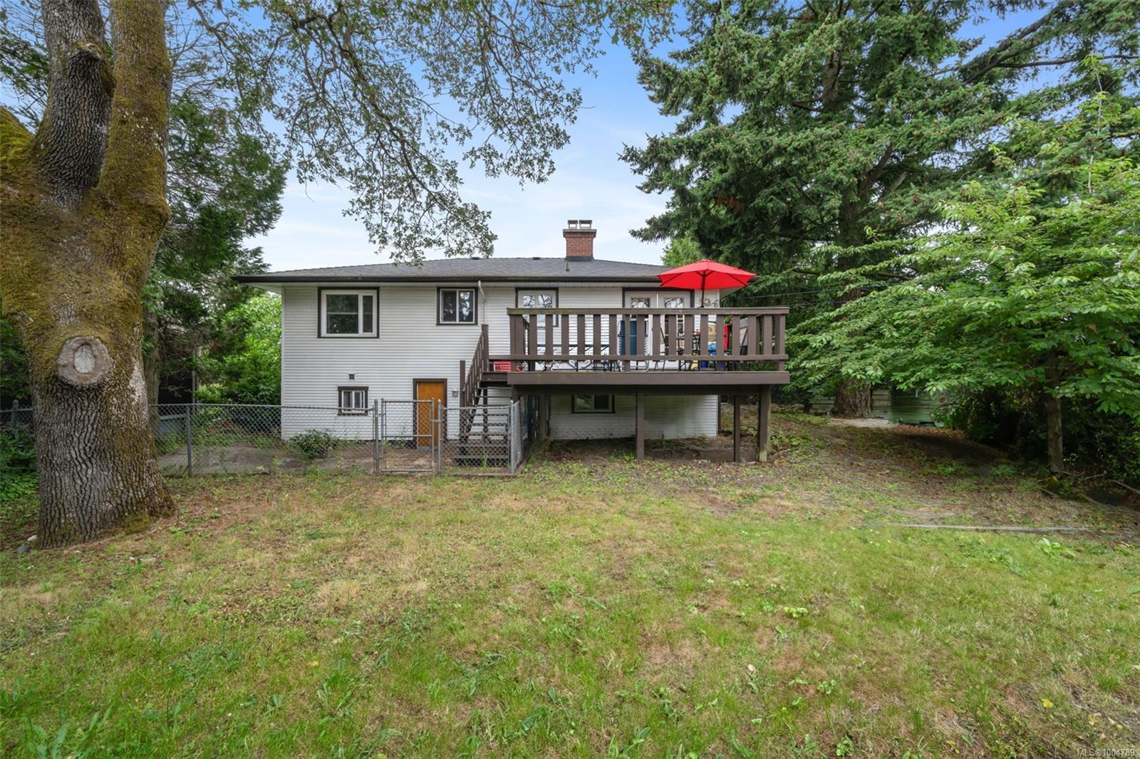 Property Photo: 120 Kamloops Ave BC V8Z 1W3