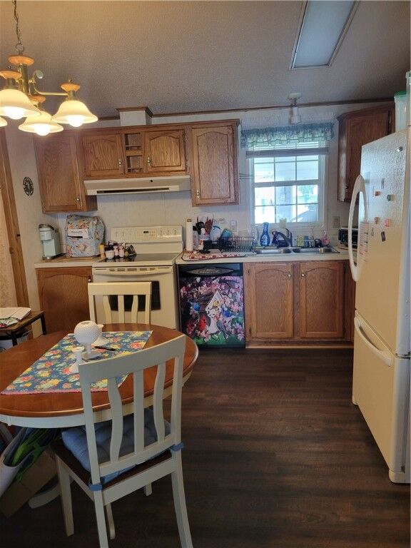 Property Photo: 826 Clover Ln PA 15668