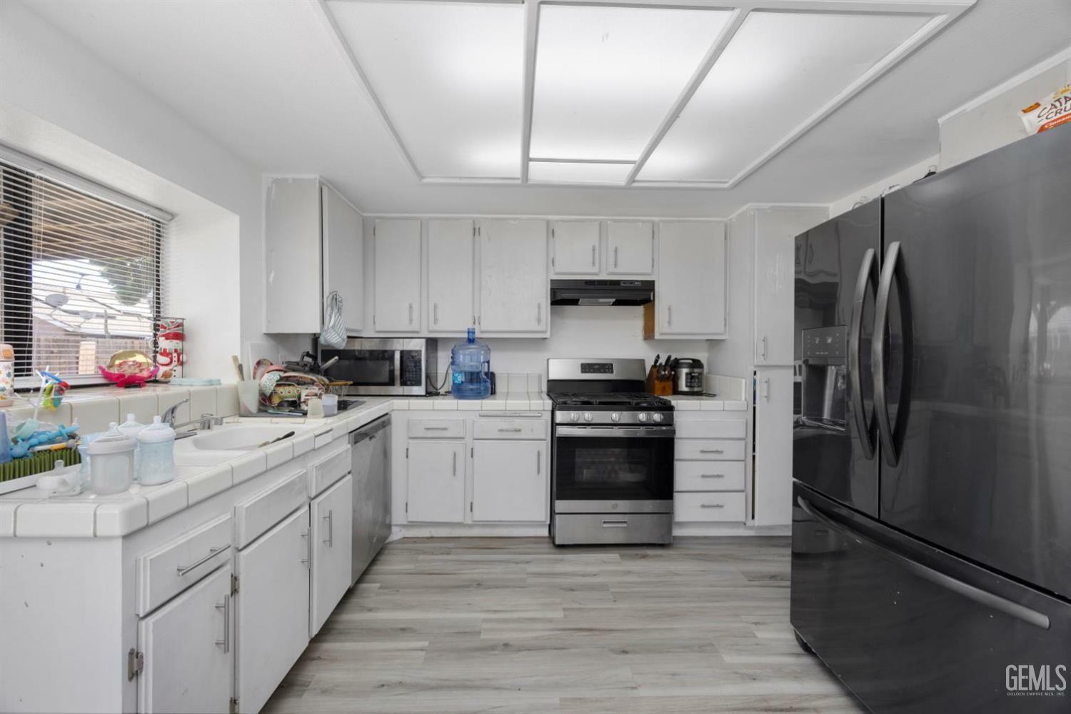 Property Photo: 5712 Monitor Street CA 93307