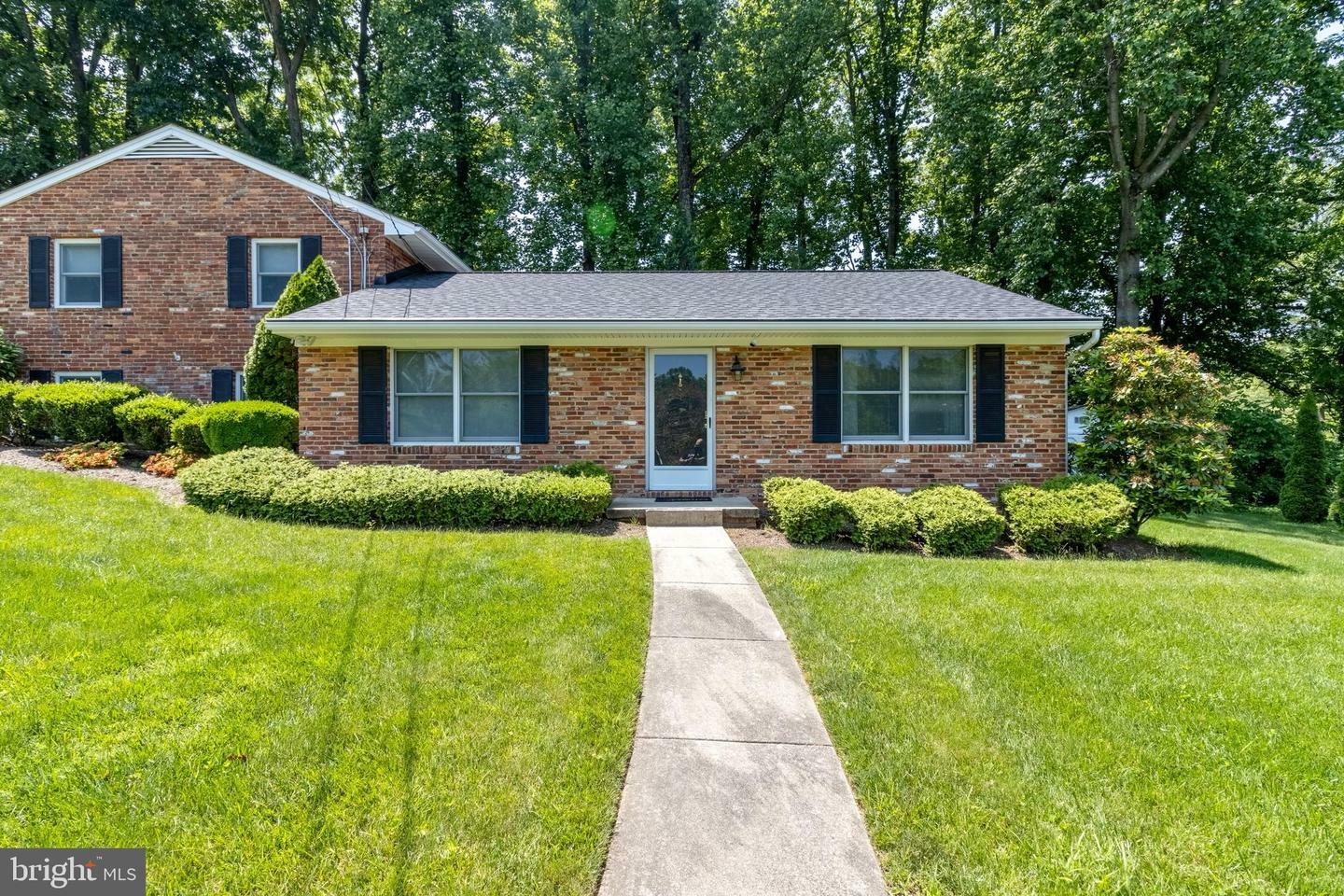 Property Photo:  7613 Hamlet Street  VA 22151 