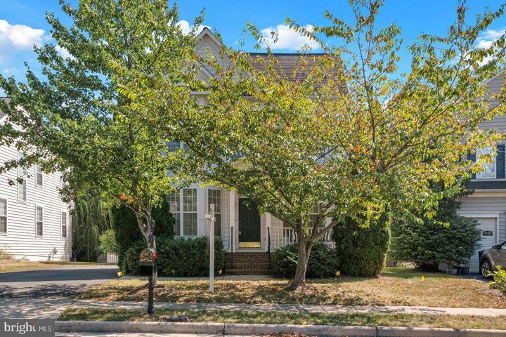 Property Photo:  43202 Arbor Greene Way  VA 20148 