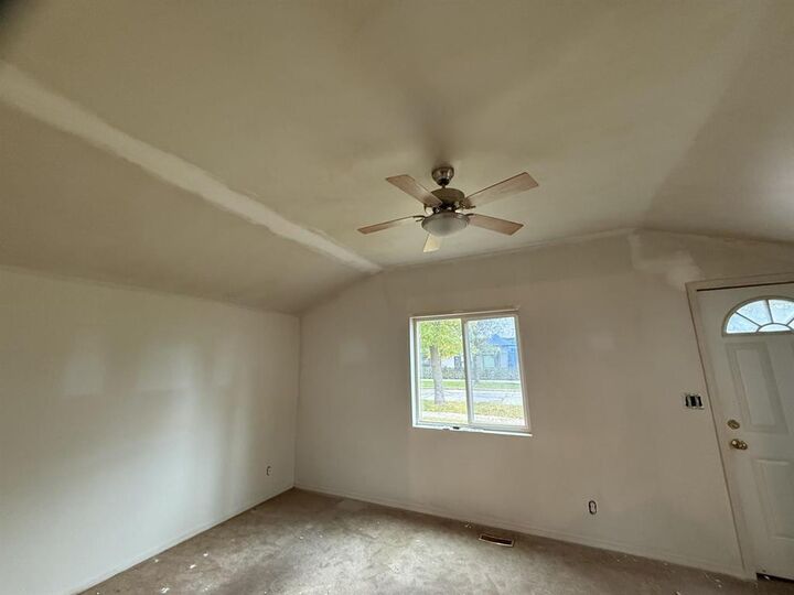 Property Photo:  819 Ebby Avenue  MB R3M 2H2 