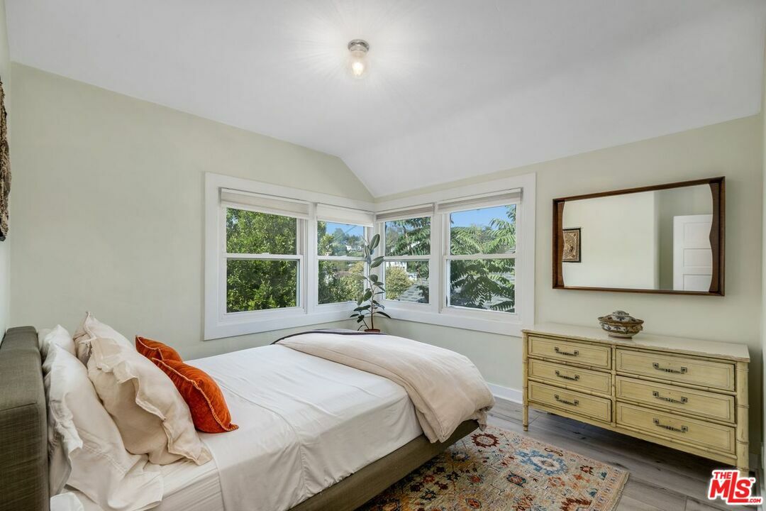 Property Photo:  1631 Champlain Ter  CA 90026 