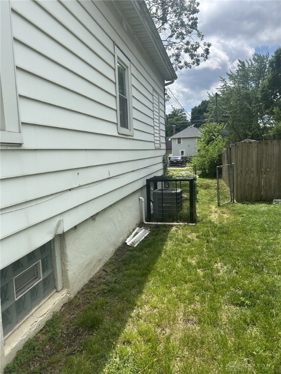 Property Photo: 1424 Elmdale Drive OH 45409