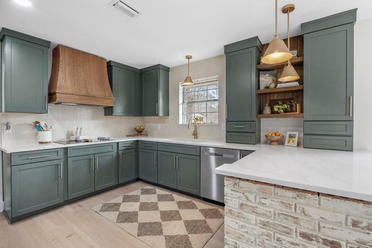 Property Photo: 1011 Creel Street FL 32547