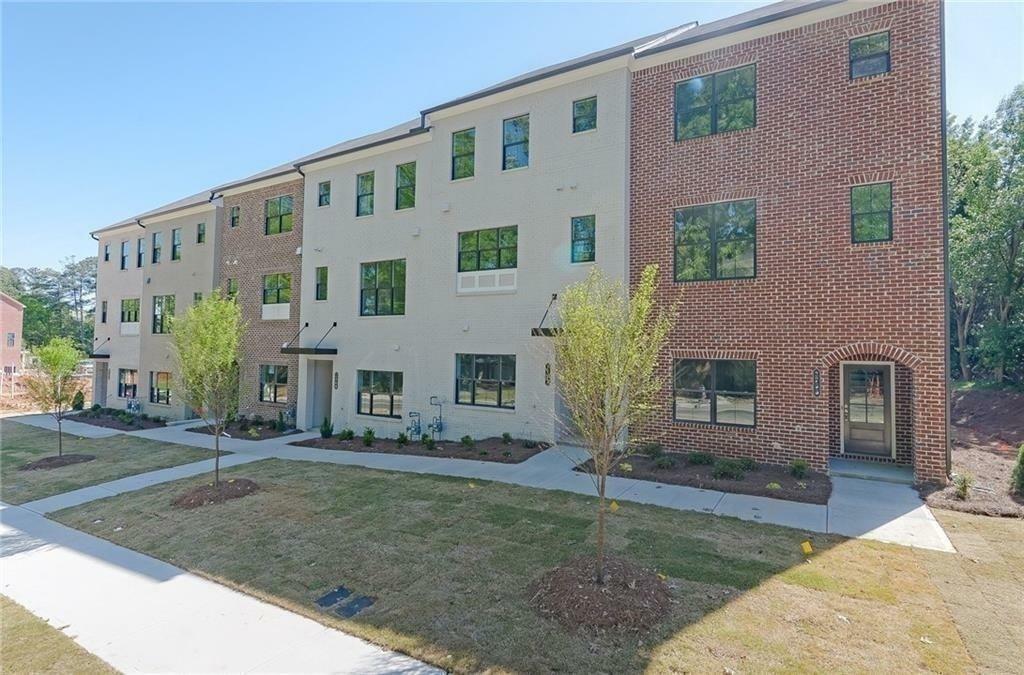 Property Photo: 2814 Woodland Terrace GA 30080
