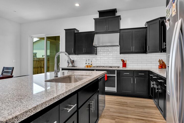 Property Photo: 253 Peters Lane S CA 93636
