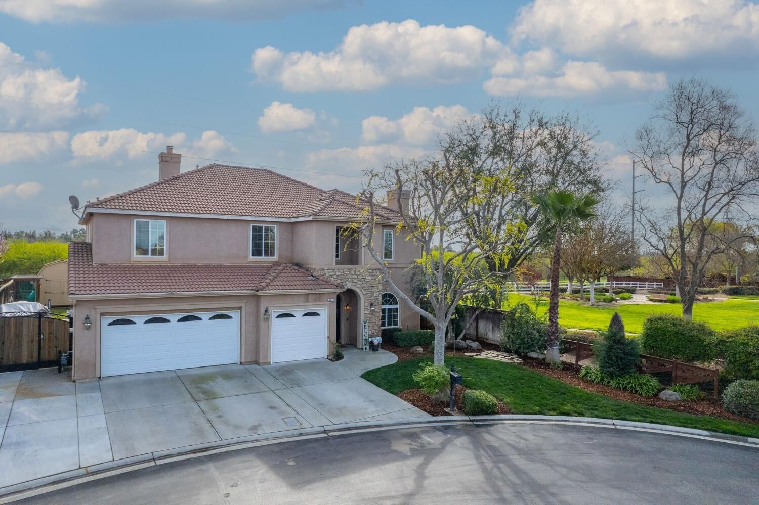 Property Photo: 4626 N Arrow Ridge Way CA 93619