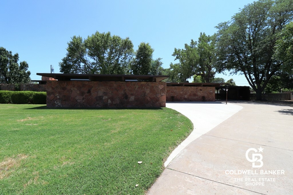 1204 Circle Drive  Garden City KS 67846 photo