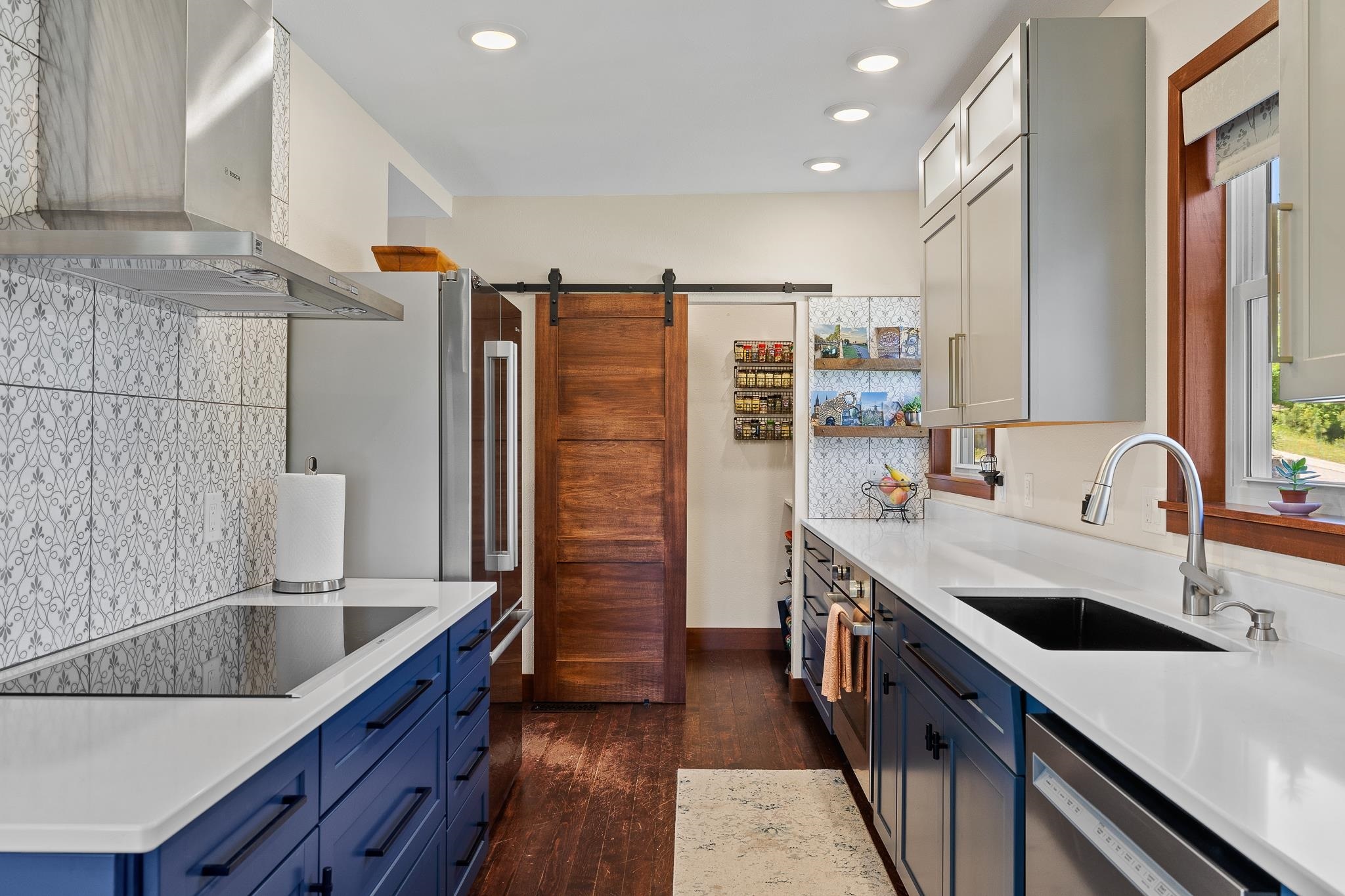 Property Photo: 720 Lincoln Street SD 57730-1220