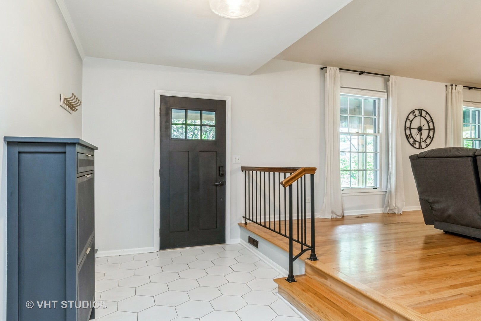 Property Photo: 1581 Chippewa Drive IL 60563