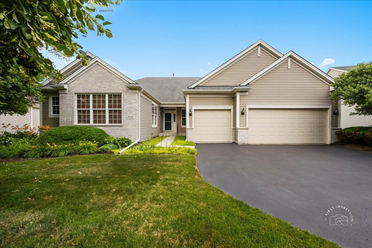 Property Photo: 2608 McDuffee Circle IL 60542