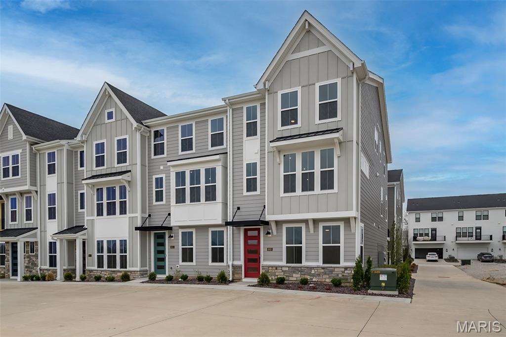 Property Photo: 8935 E Gateway Heights 94-808 MO 63144