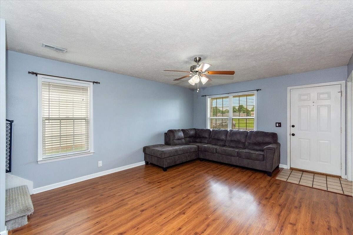 Property Photo: 885 E Northfield Blvd TN 37130
