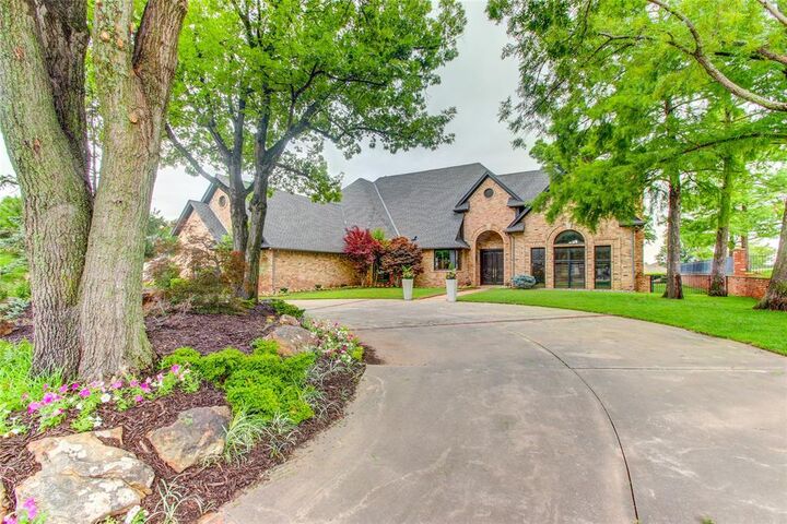 Property Photo:  5801 Oak Tree Road  OK 73025 