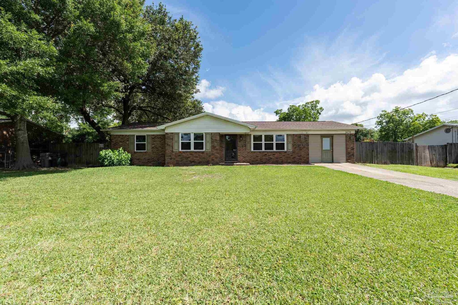 Property Photo:  1420 Starlight Dr  FL 32533 