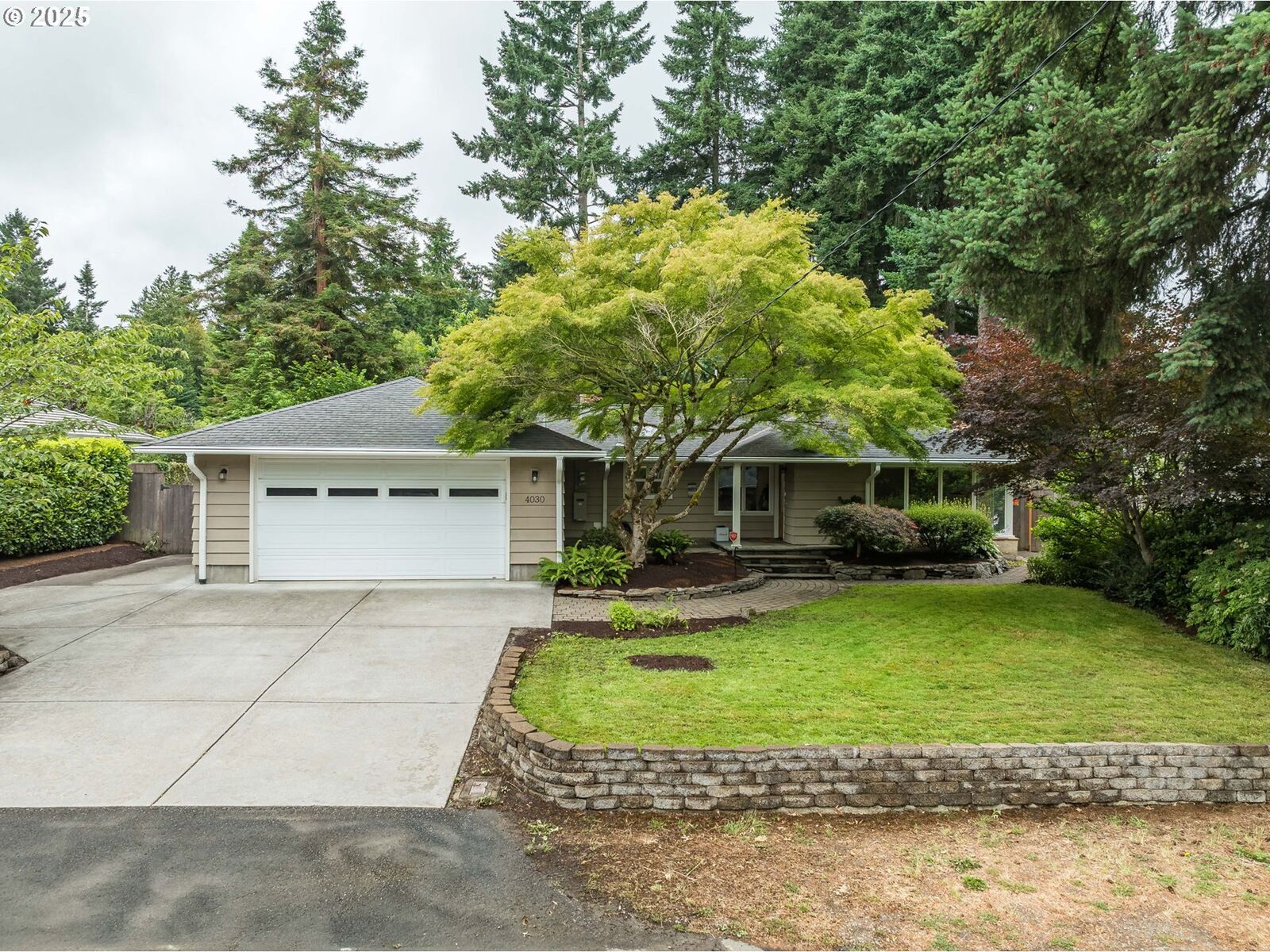 Property Photo:  4030 Calaroga Cir  OR 97068 