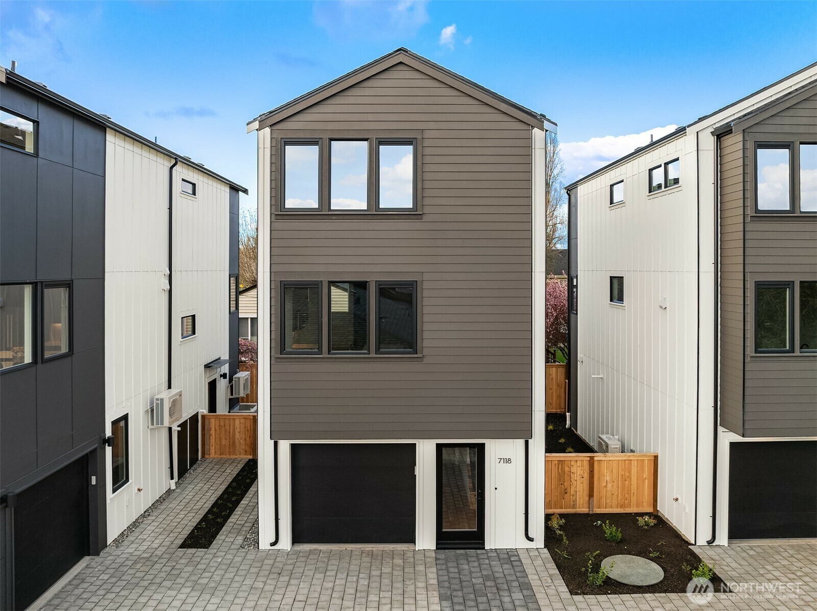 Property Photo:  7118  44th Avenue S  WA 98118 