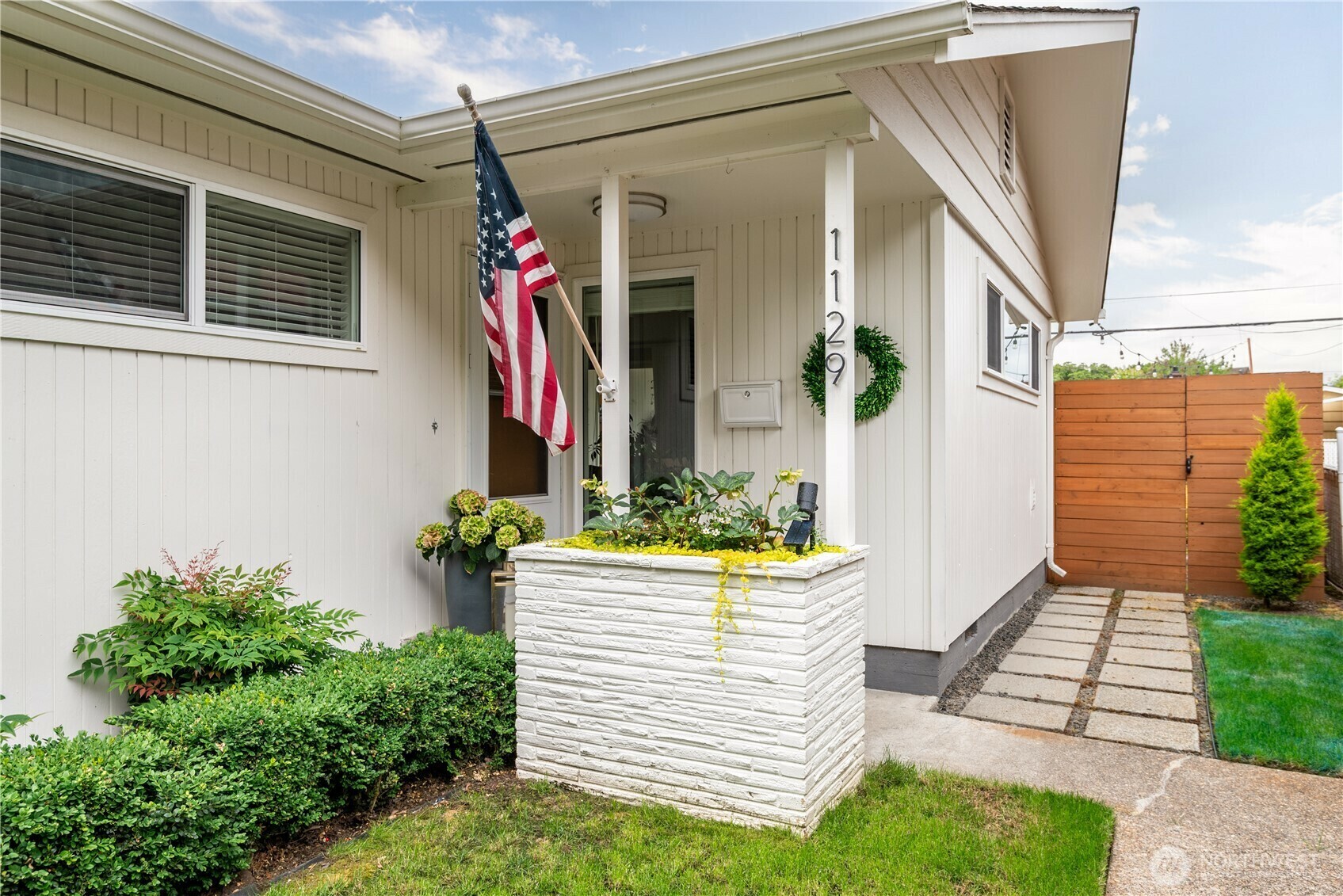 Property Photo: 1129 18th WA 98632