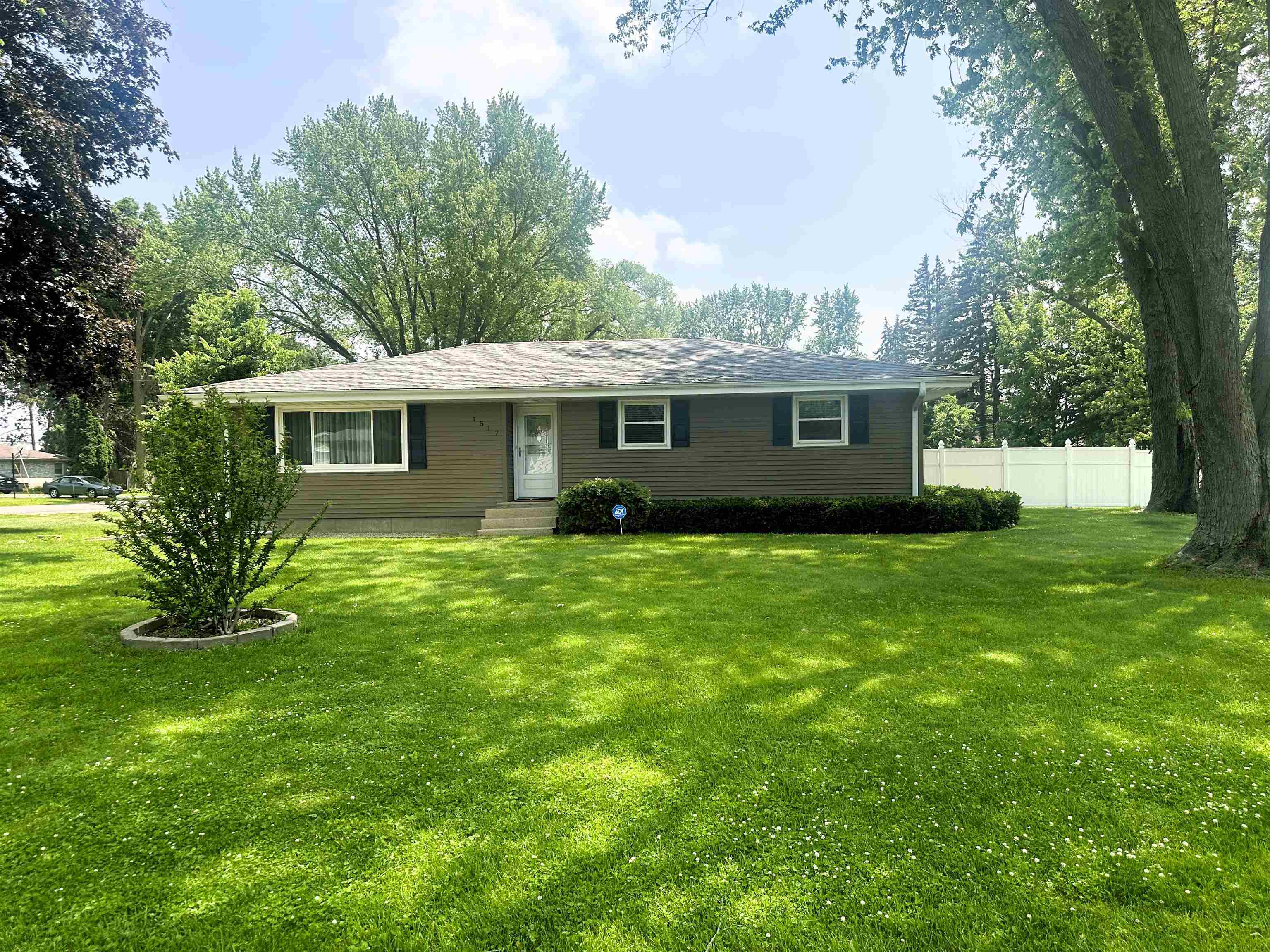 Property Photo: 1517 Juniper Lane IL 61115
