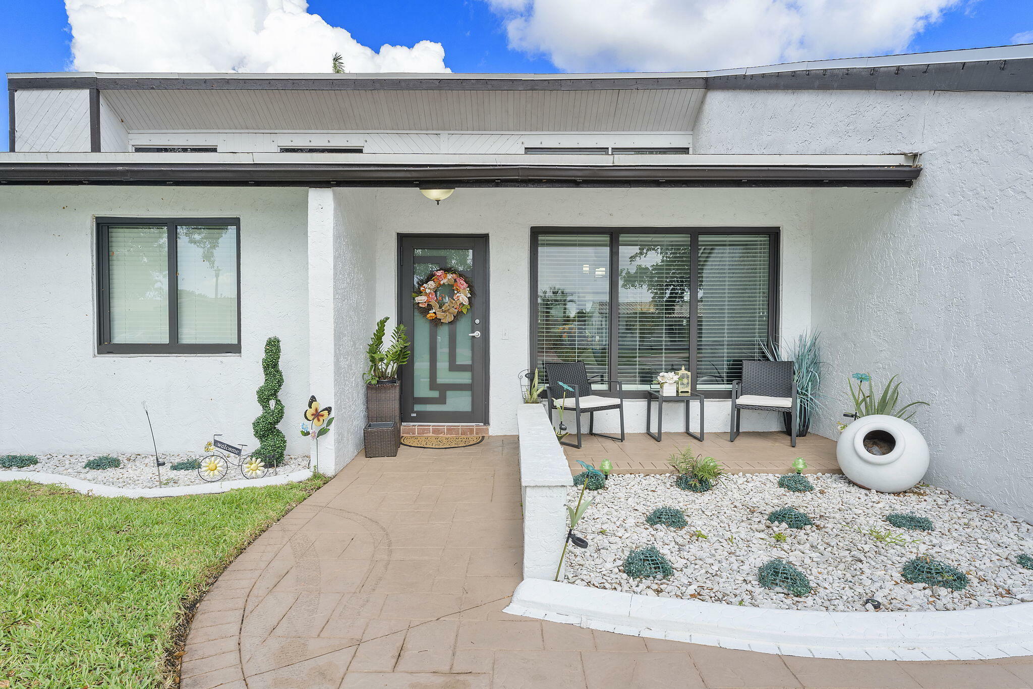 Property Photo: 400 NW 98th Avenue FL 33024