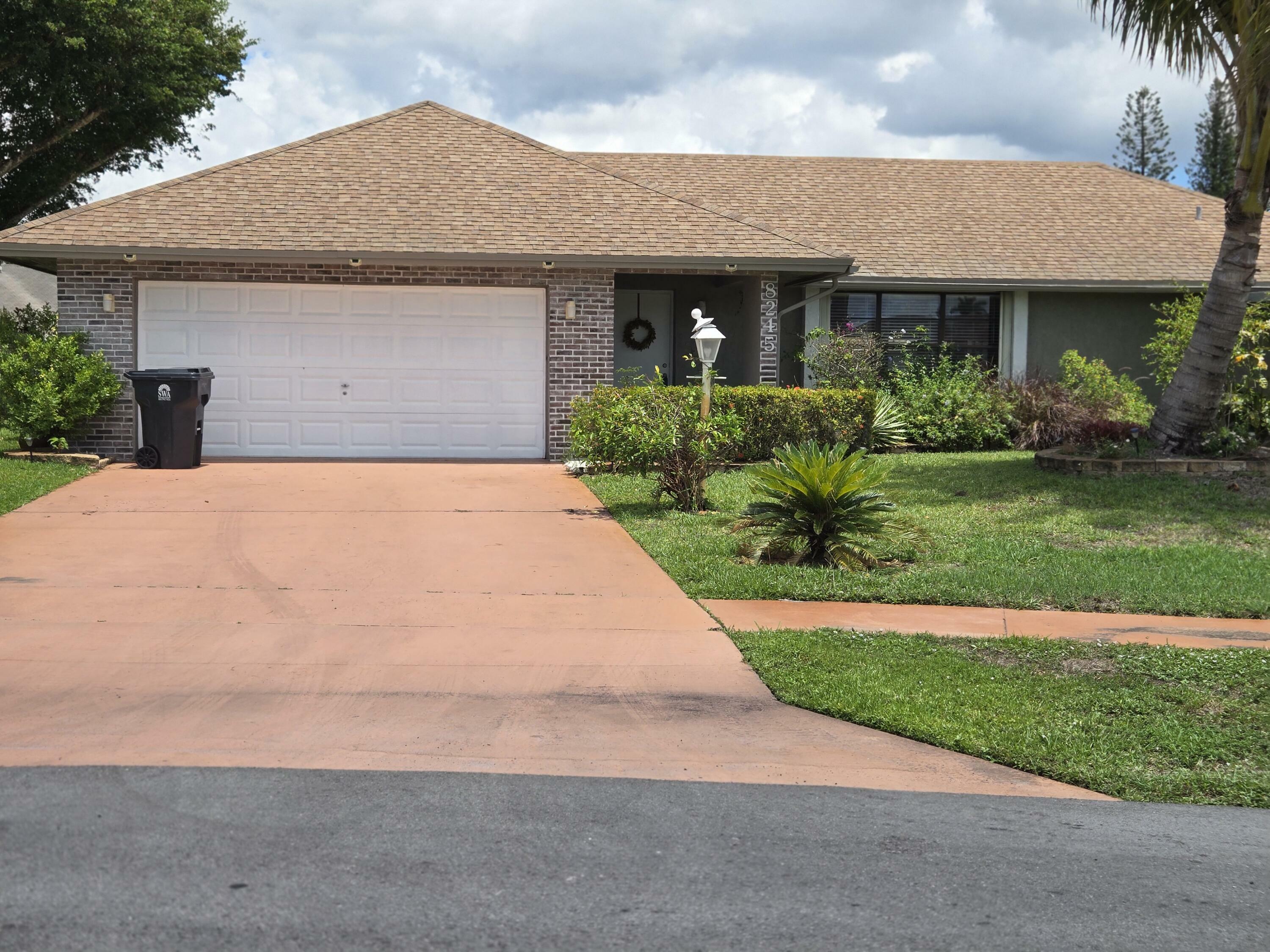 Property Photo: 8245 E Whitewood Cove E FL 33467