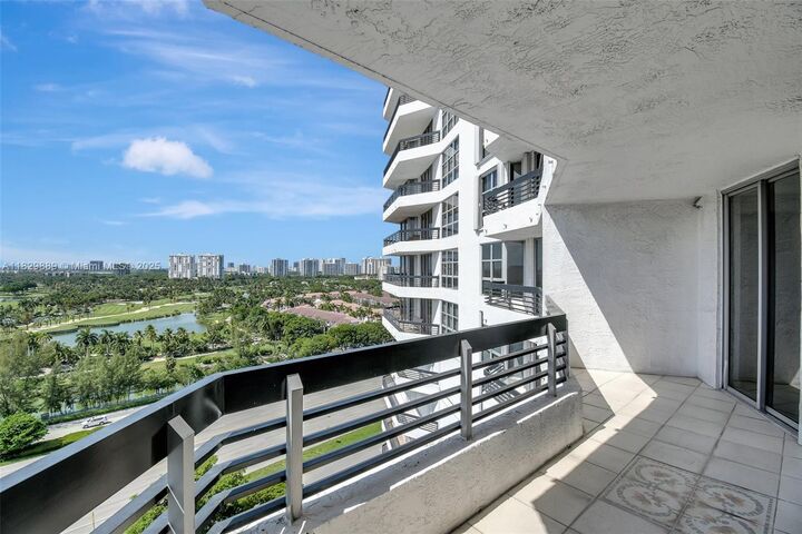 Property Photo:  3400 NE 192nd St 1606  FL 33180 