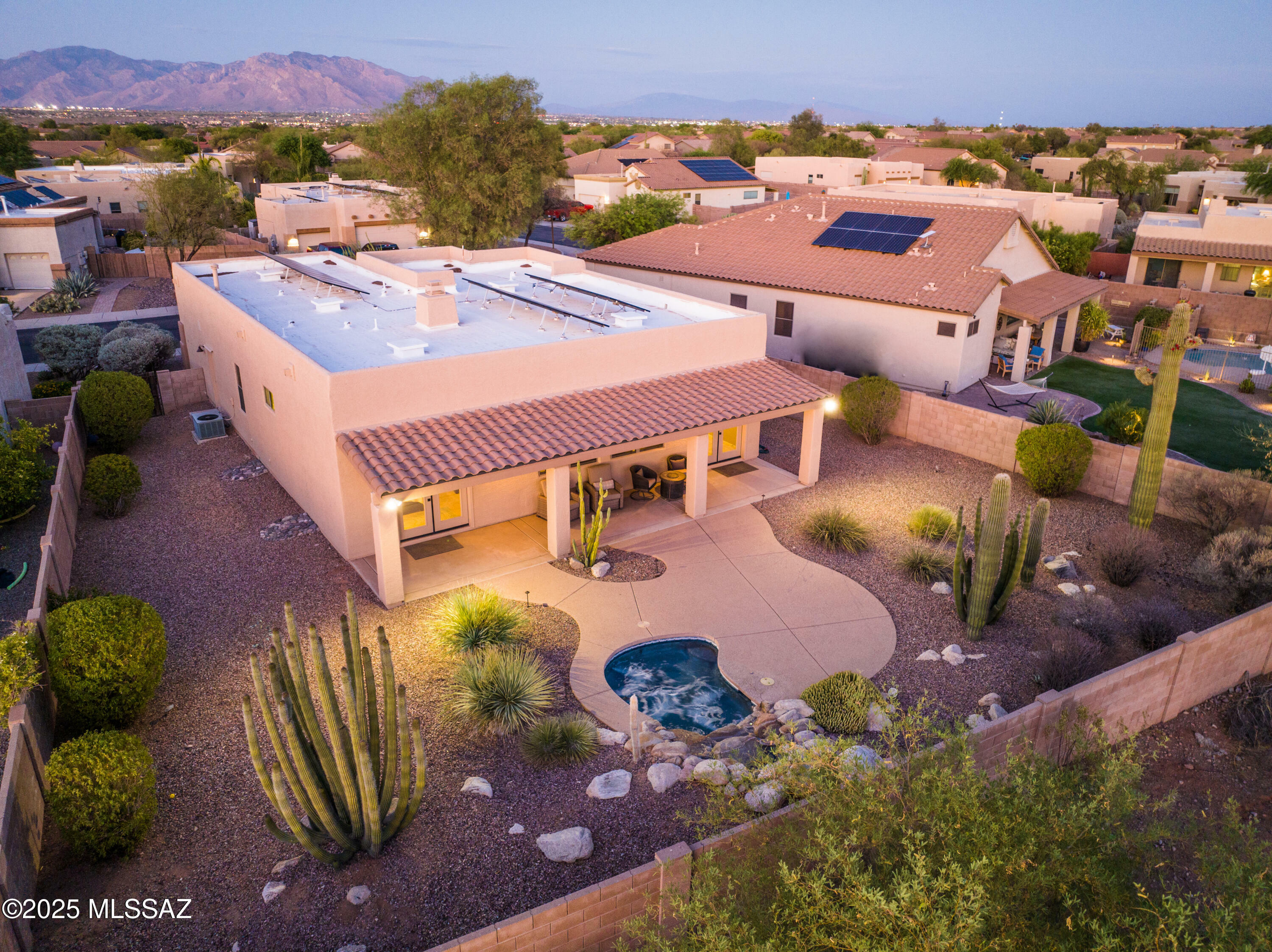 Property Photo: 8183 N Sombrero Point Drive AZ 85743