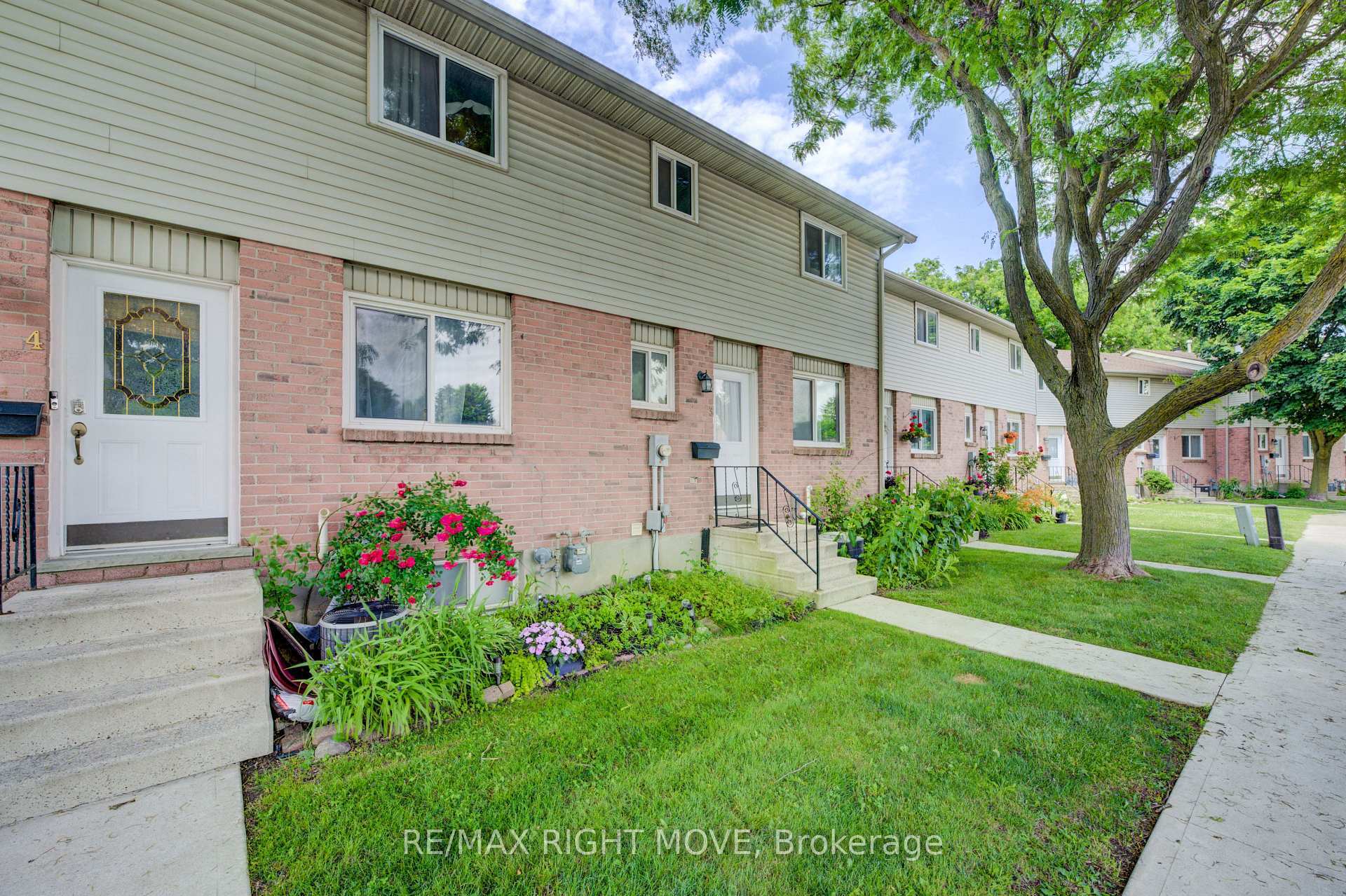 Property Photo: 486 Springbank Avenue N 3 ON N4T 1K8
