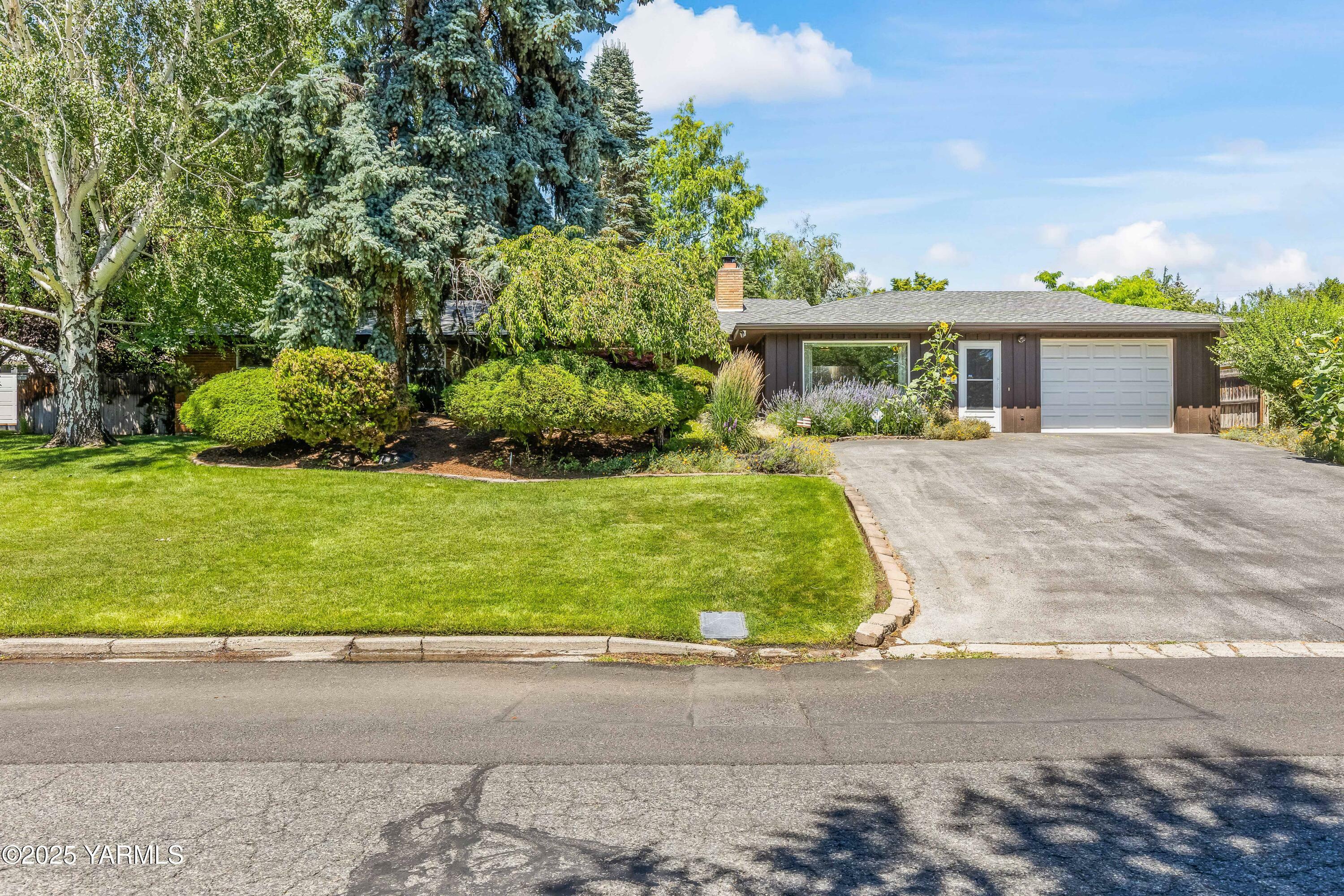 Property Photo:  5405 Douglas Dr  WA 98908 