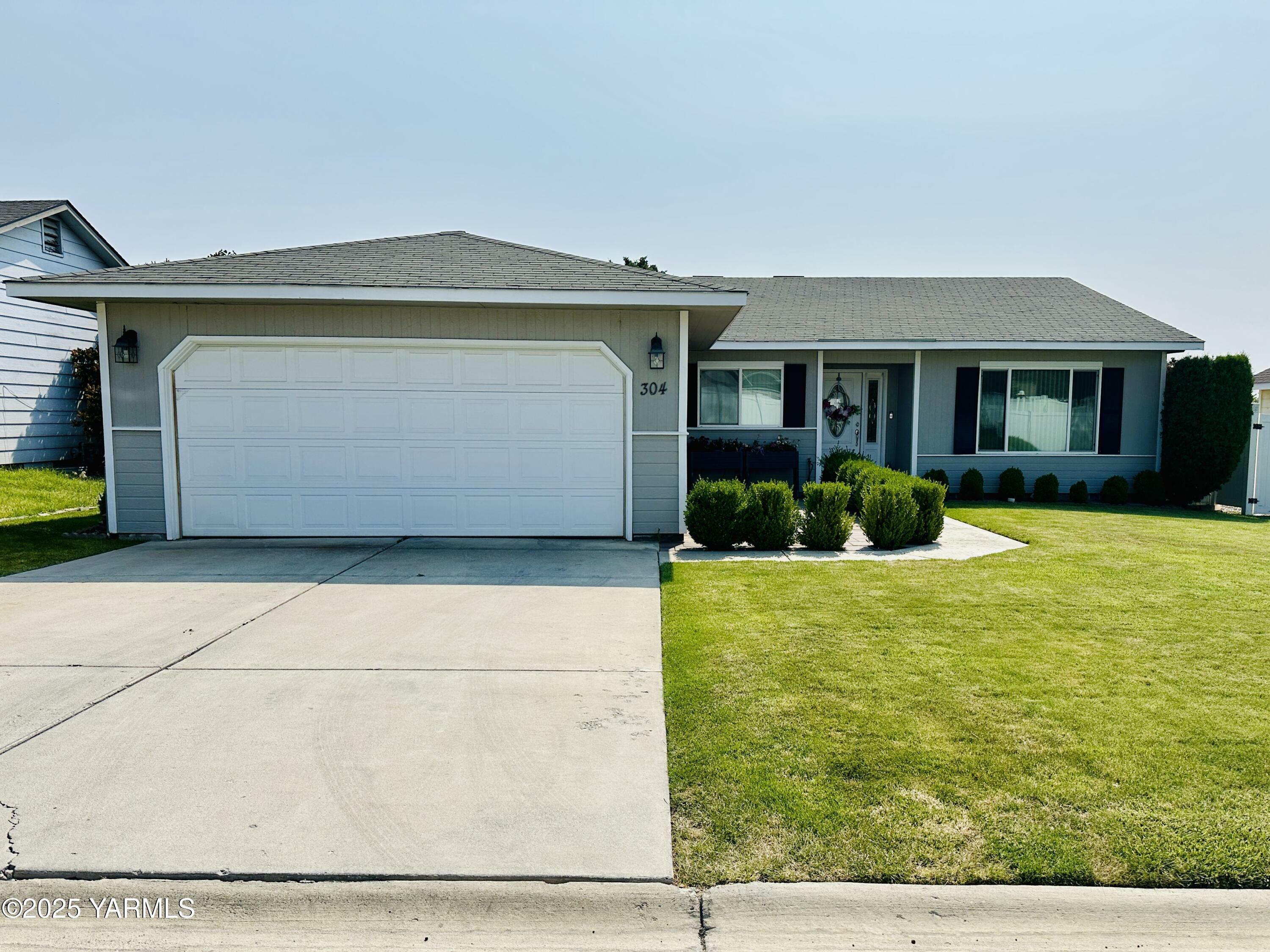 304 S 76th Ave  Yakima WA 98908 photo