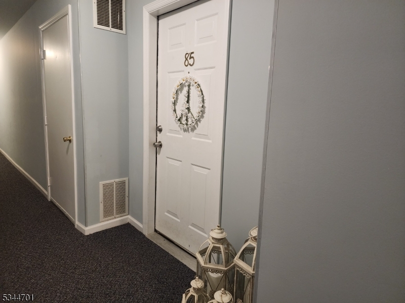 Property Photo:  85 Mountainview Ct 85  NJ 07457 